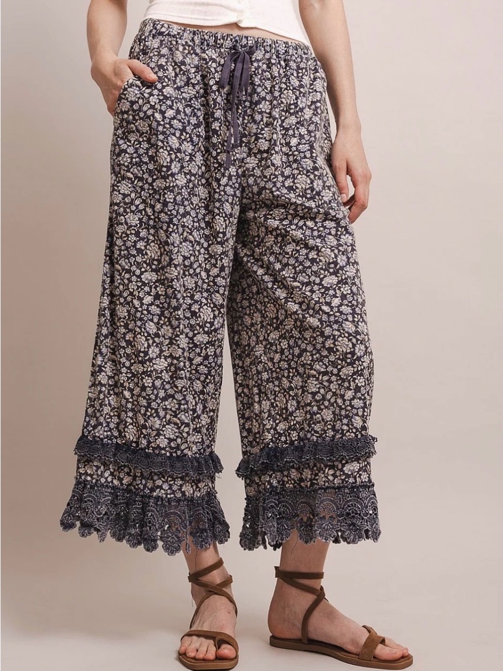 Wide-Leg Floral pants in Navy and Cream
